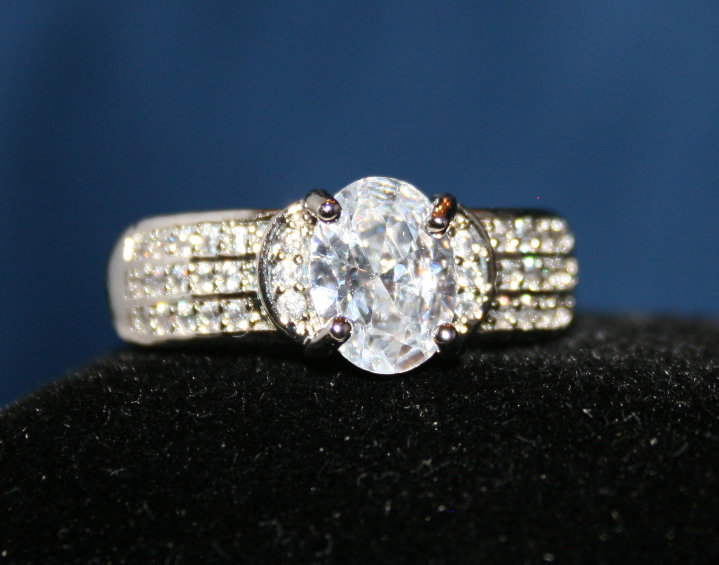 a large central diamond with 3 row band