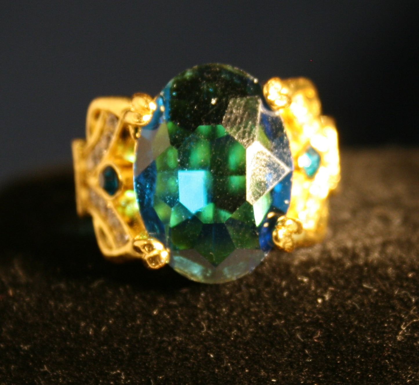 Large Green Oval gemstone in a intricate design
