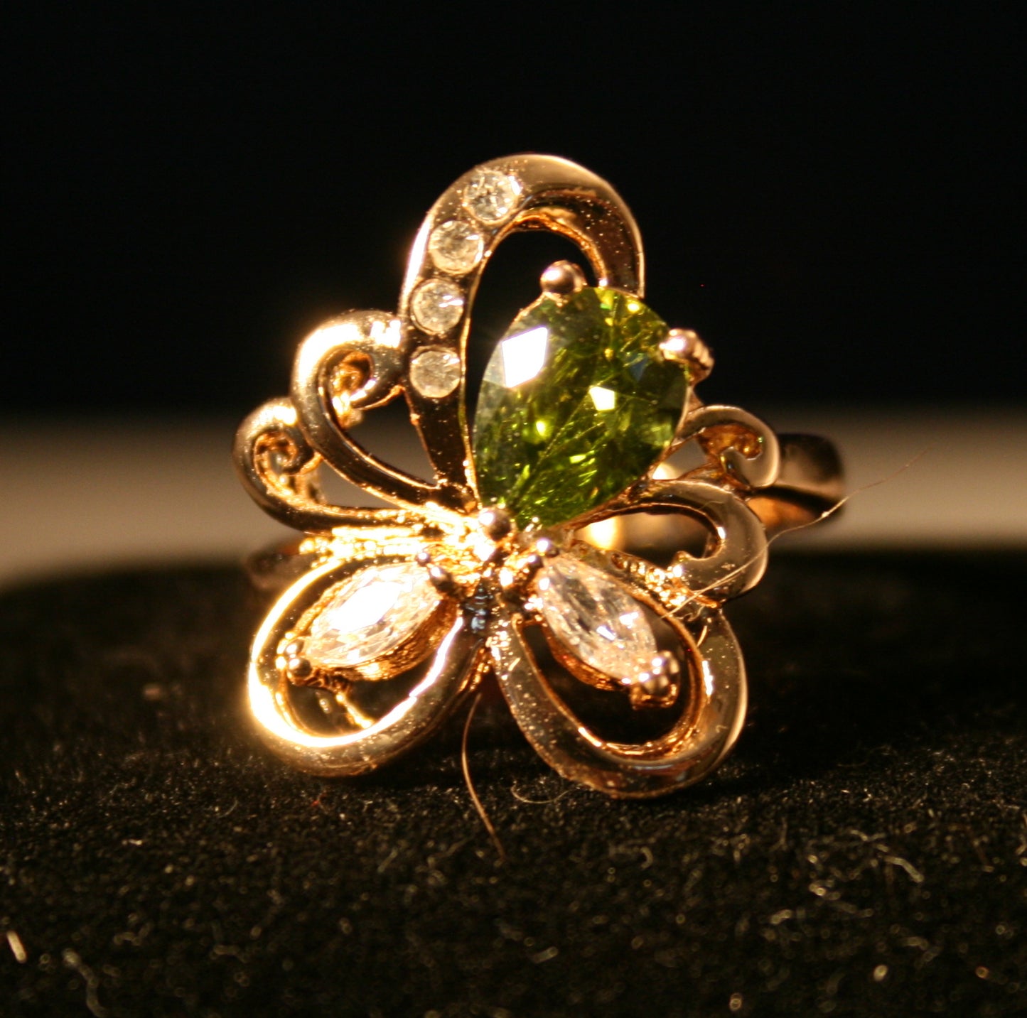 tear drop green gemstone in floral design