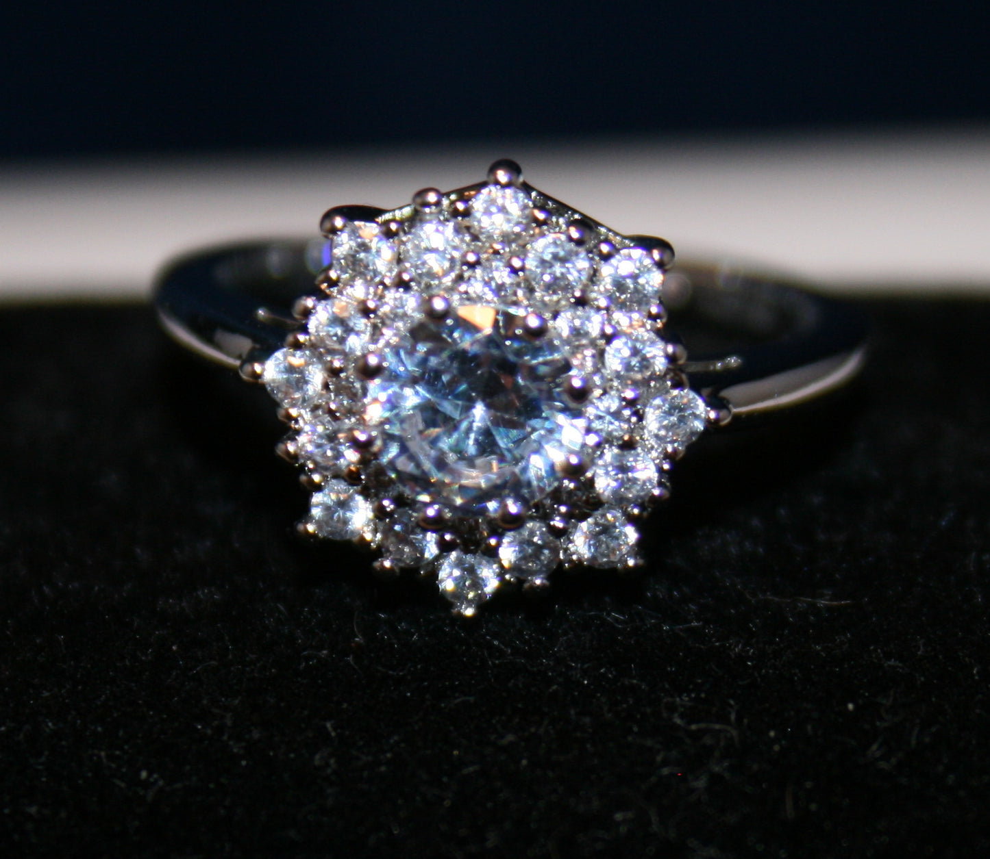 large central diamond surrounded by a halo of smaller diamonds